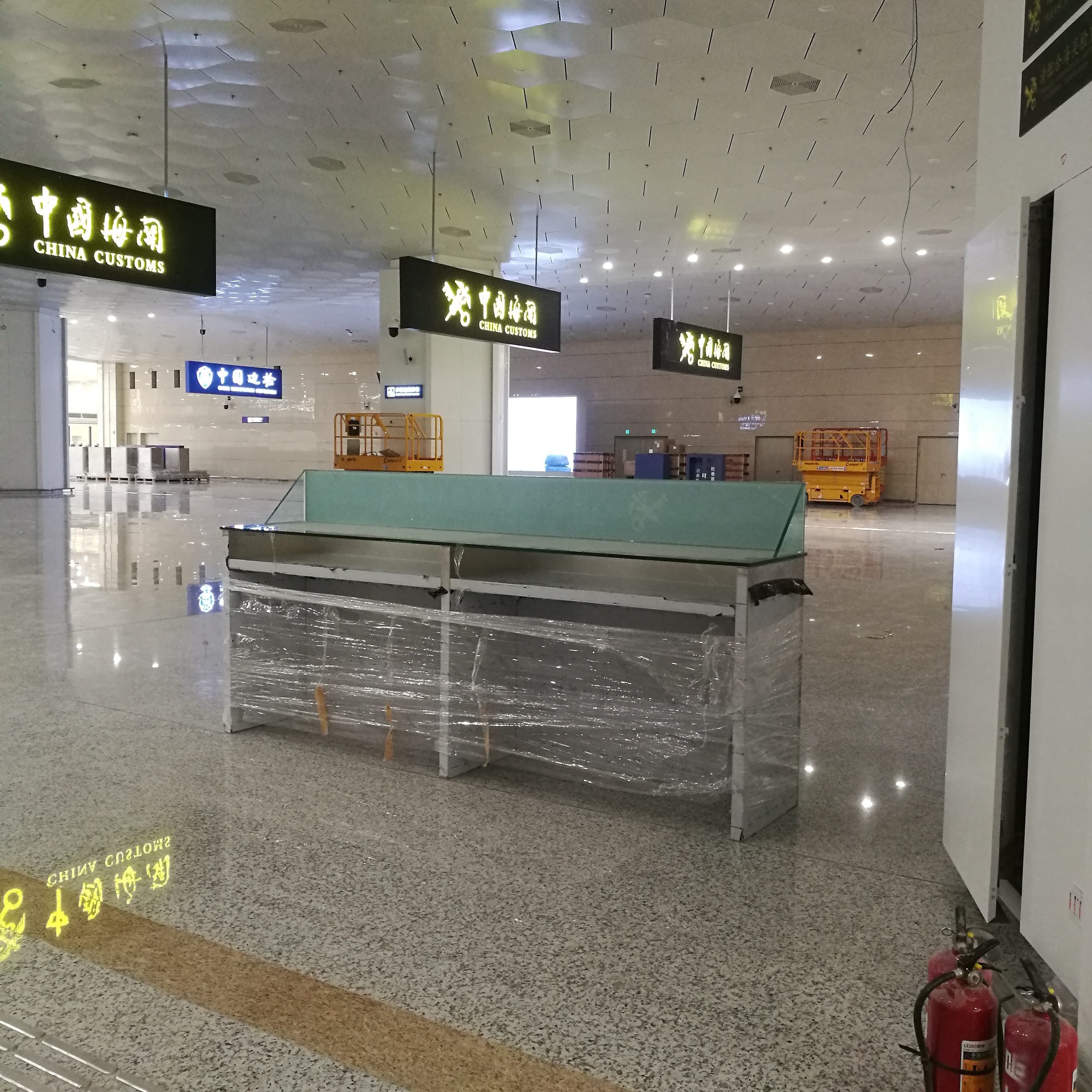 橫琴海關(guān):不銹鋼工作臺(tái) 橫琴海關(guān):不銹鋼工作臺(tái)