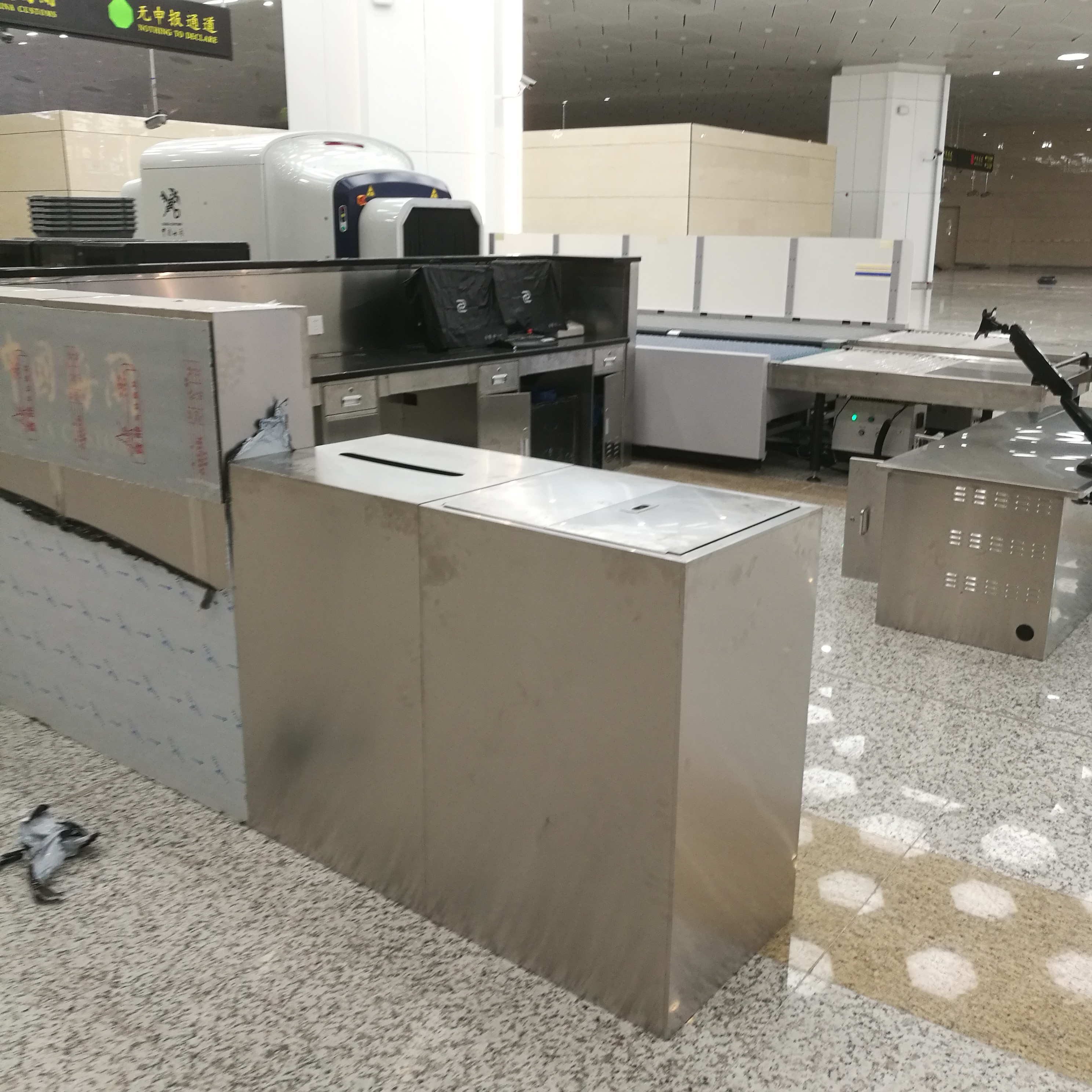 橫琴海關(guān):不銹鋼工作臺(tái) 橫琴海關(guān):不銹鋼工作臺(tái)