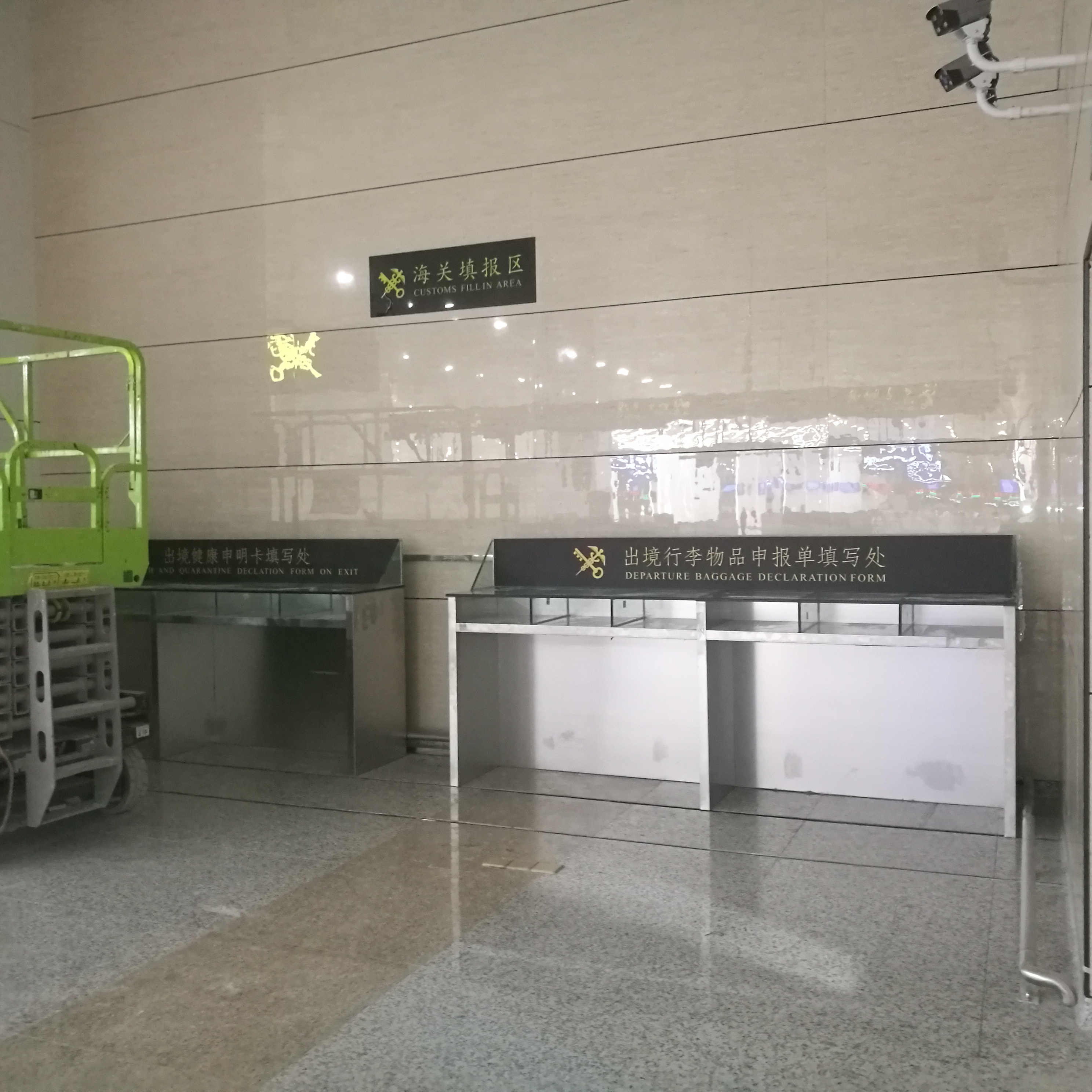 橫琴海關(guān):不銹鋼工作臺(tái) 橫琴海關(guān):不銹鋼工作臺(tái)